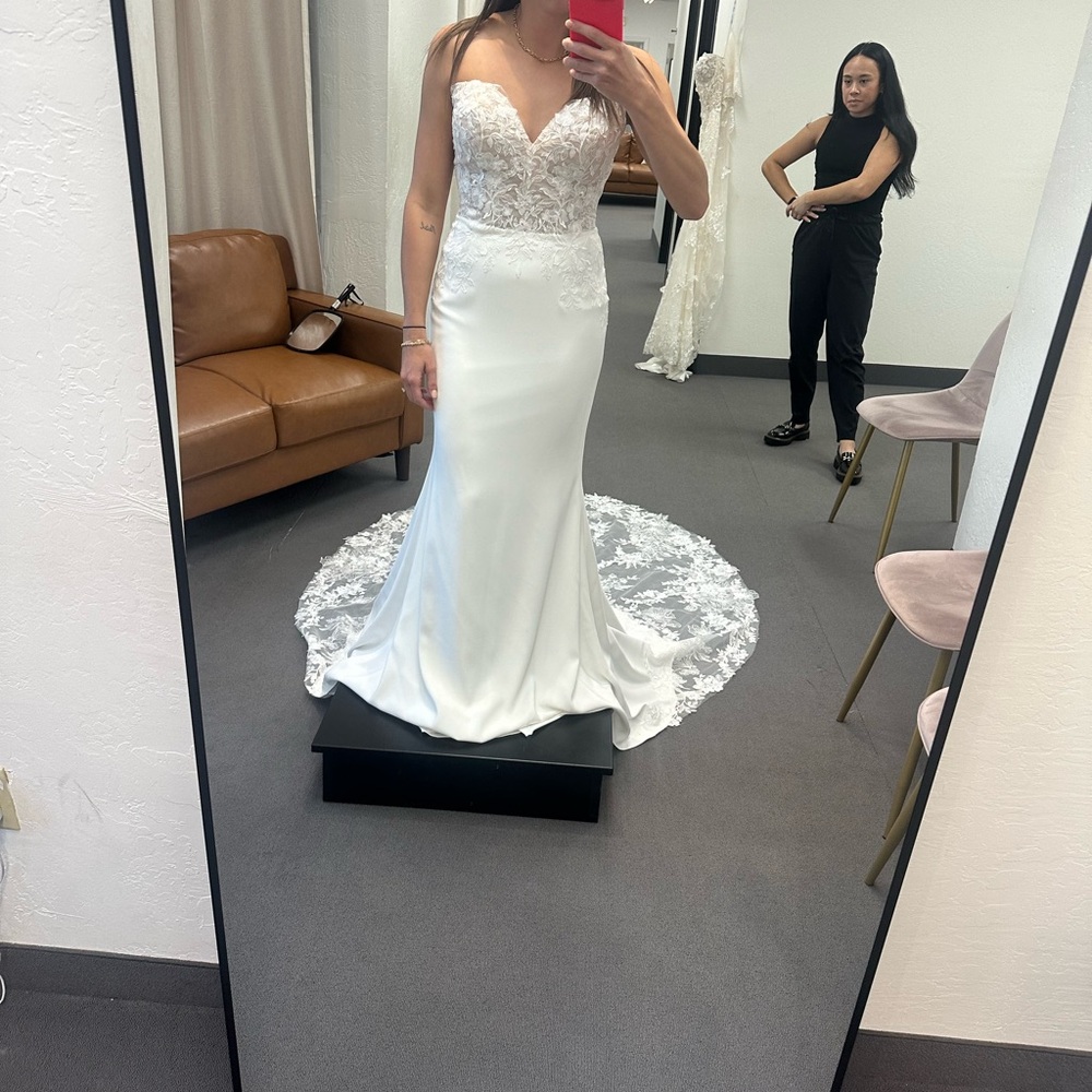 Elegant White Lace Wedding Dress